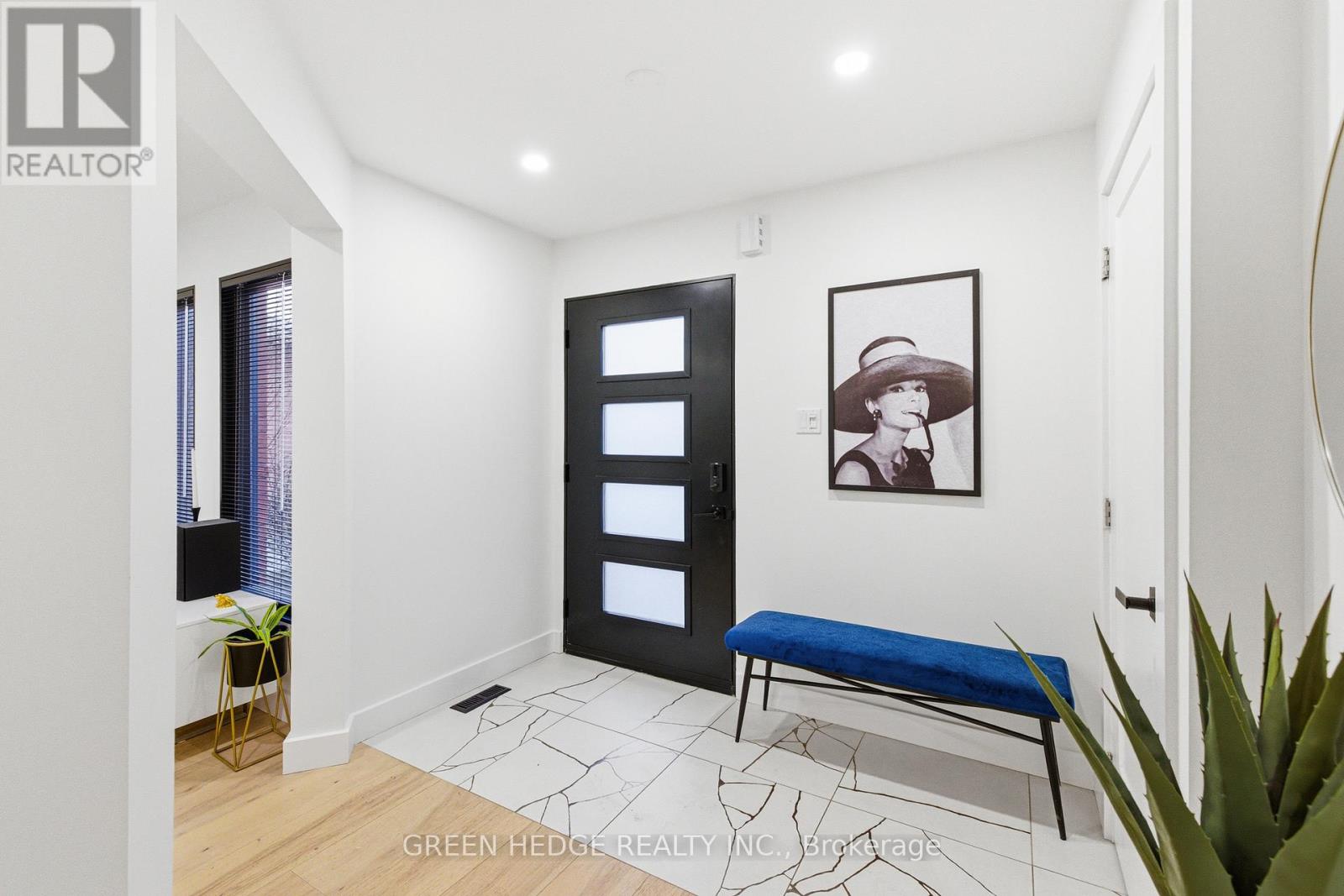 33 Dagwell Crescent, Ajax, Ontario  L1T 3M8 - Photo 5 - E13017436