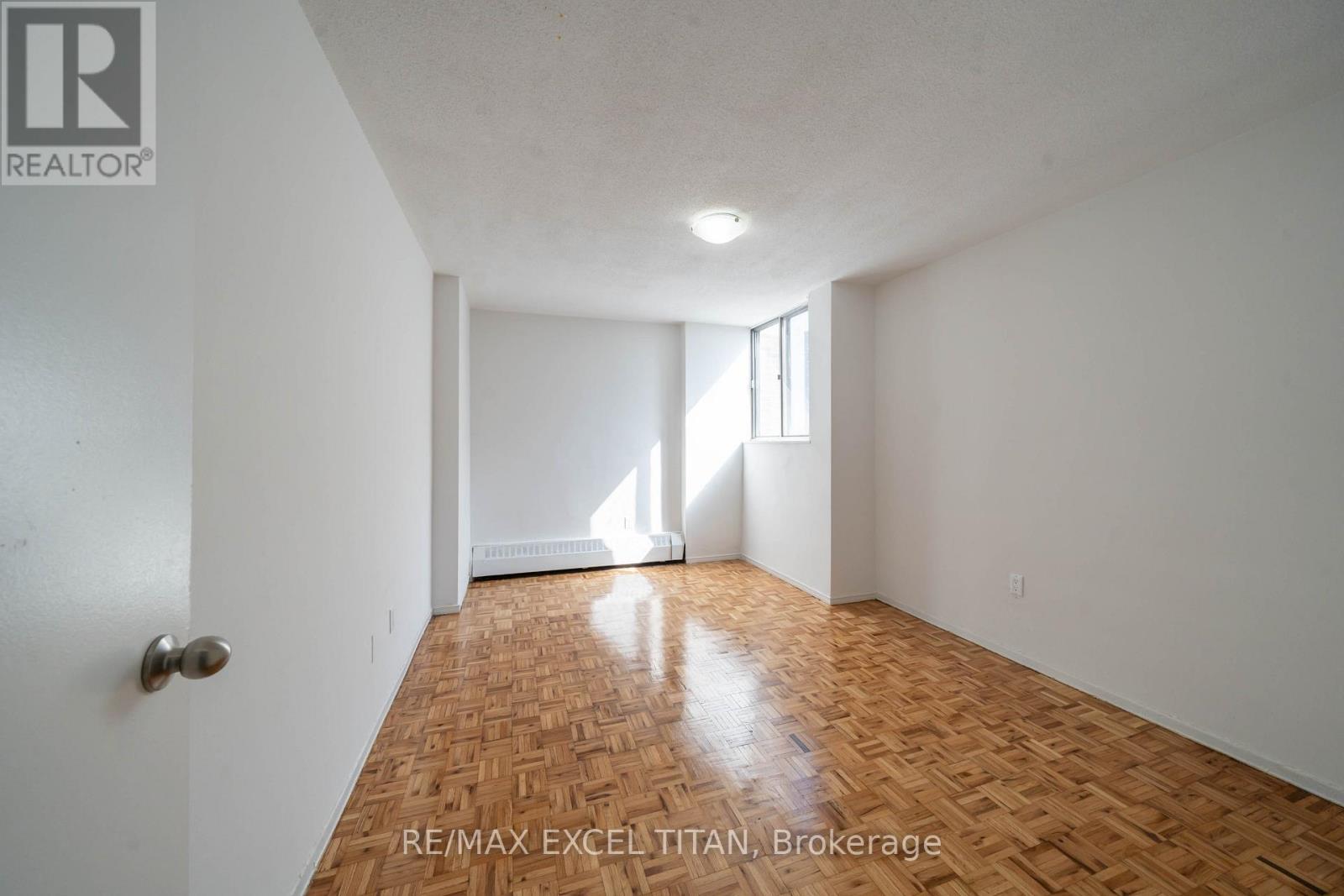 914 - 5 GLAMORGAN AVENUE, Toronto, Ontario