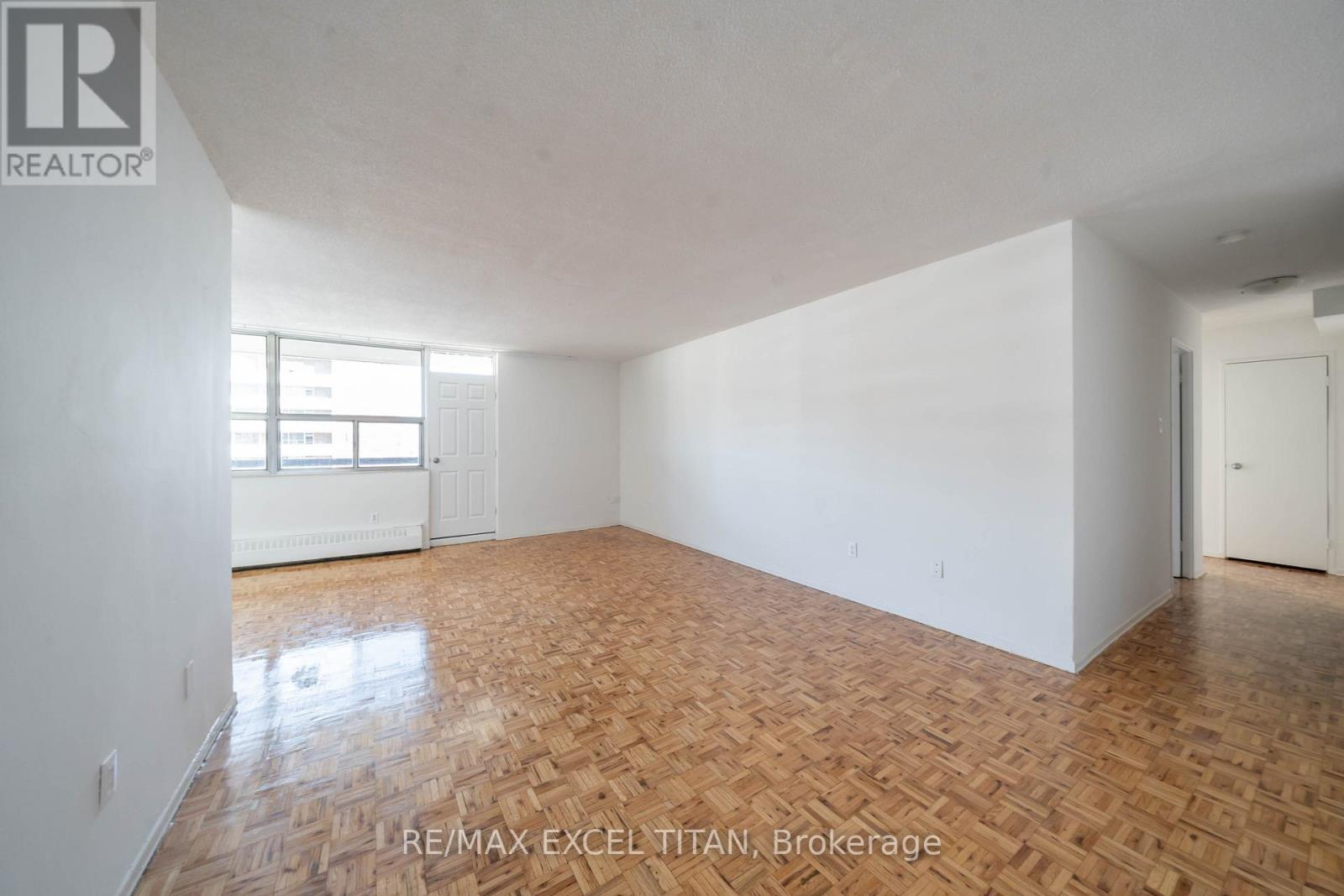 914 - 5 Glamorgan Avenue, Toronto, Ontario  M1P 4P1 - Photo 2 - E13017450