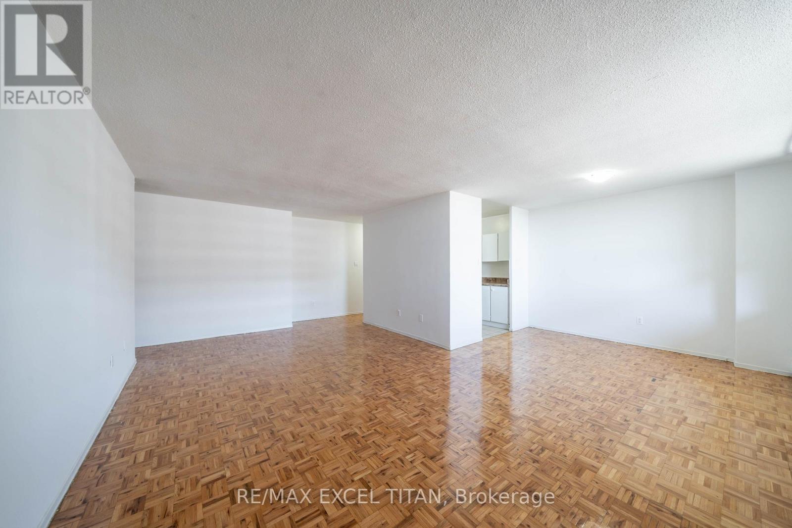 914 - 5 Glamorgan Avenue, Toronto, Ontario  M1P 4P1 - Photo 5 - E13017450