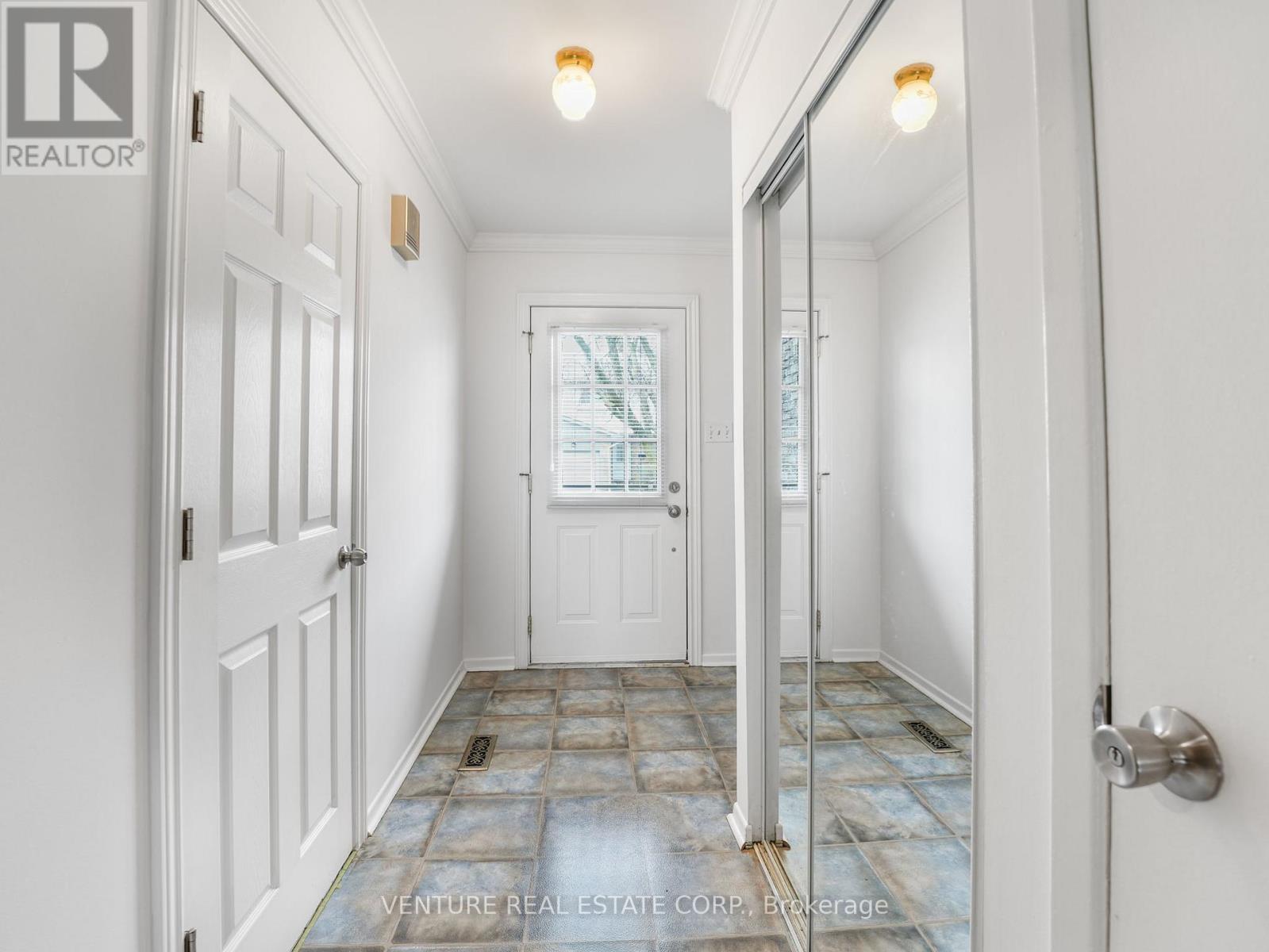 7 - 6779 Glen Erin Drive, Mississauga, Ontario  L5N 2C1 - Photo 3 - W13017454