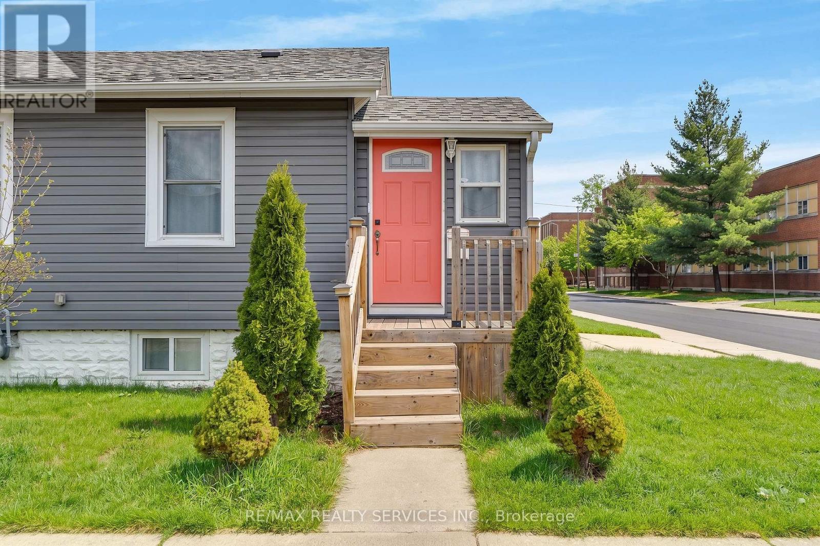 Upper - 171 Britannia Avenue, Hamilton, Ontario  L8H 1X6 - Photo 2 - X13017438