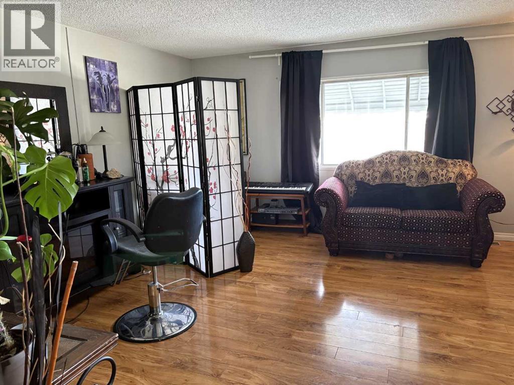 207, 3223 83 Street NW, Calgary, Alberta  T3B 5N4 - Photo 3 - A2294608