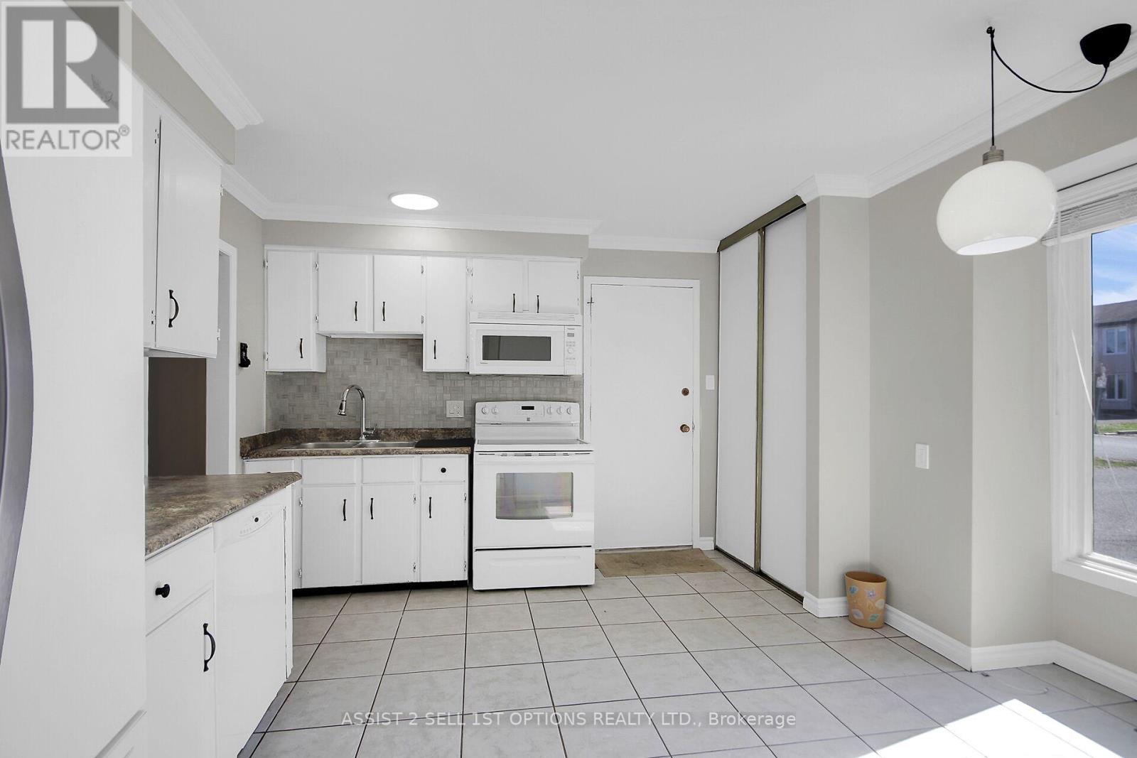 11 Elvaston Avenue, Ottawa, Ontario  K2G 3T2 - Photo 5 - X13017490