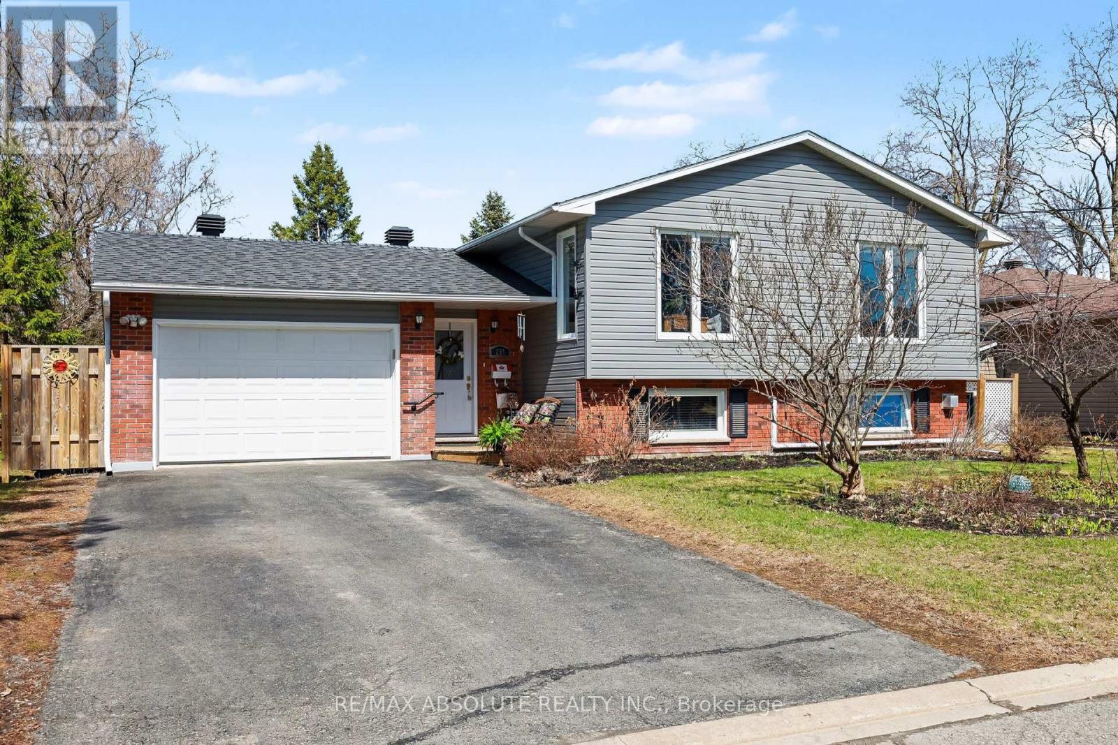 258 Gore Street, Mississippi Mills, Ontario  K0A 1A0 - Photo 3 - X13017494