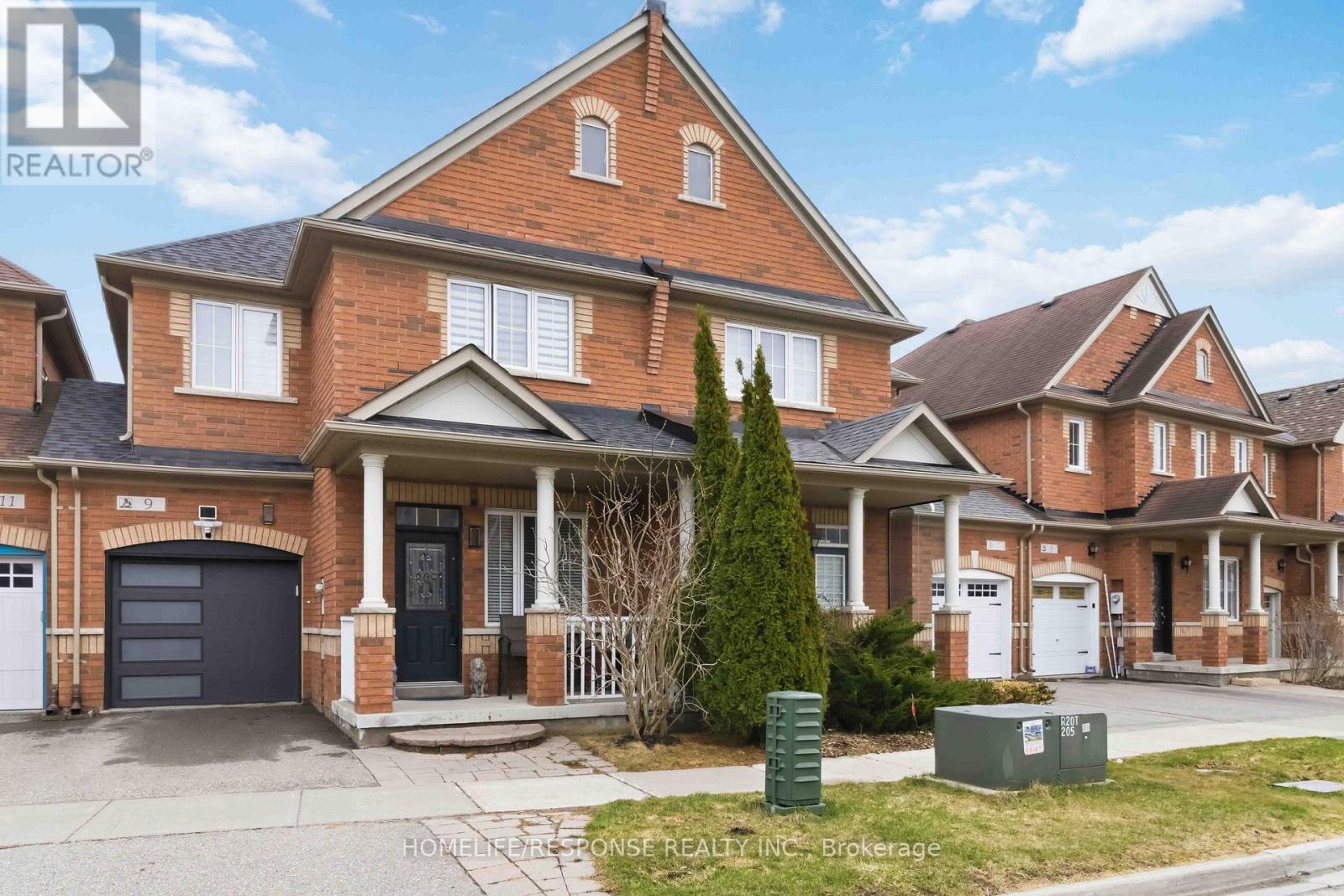 9 Aubergine Street, Richmond Hill, Ontario  L4E 5A8 - Photo 2 - N12904486