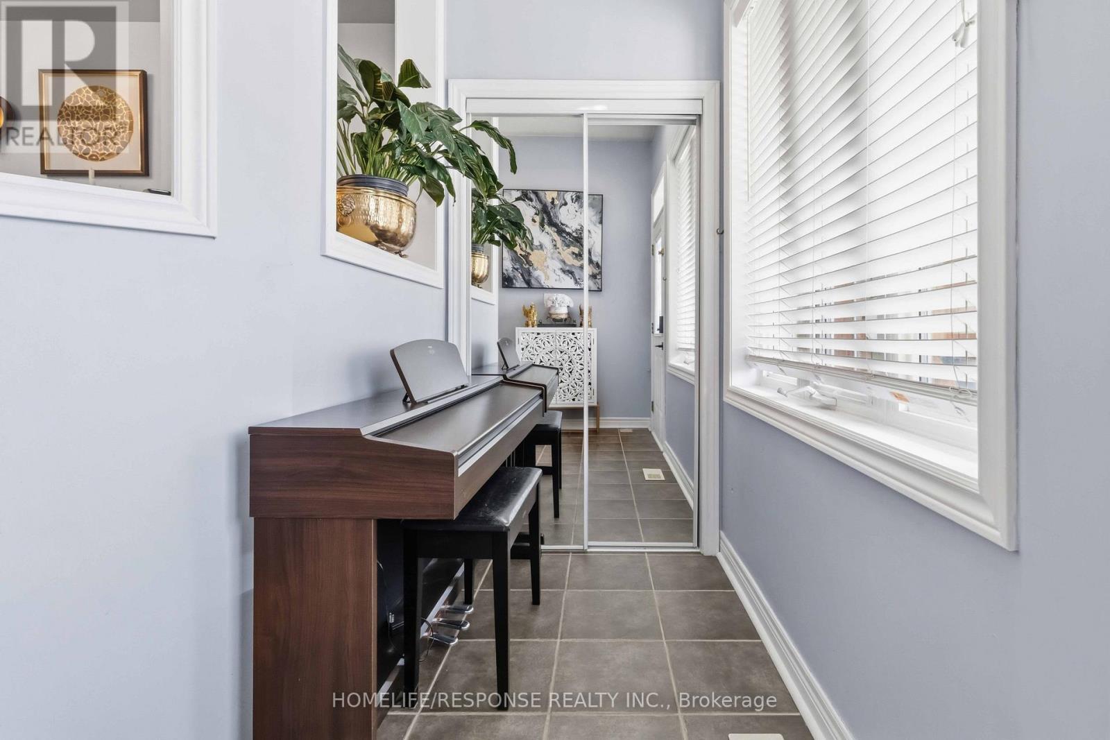 9 Aubergine Street, Richmond Hill, Ontario  L4E 5A8 - Photo 5 - N12904486