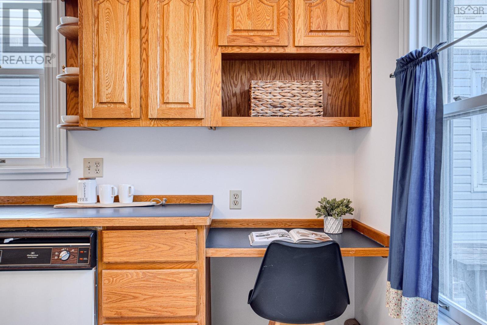 6173 Pepperell Street, Halifax, Nova Scotia  B3H 2P1 - Photo 8 - 202607053