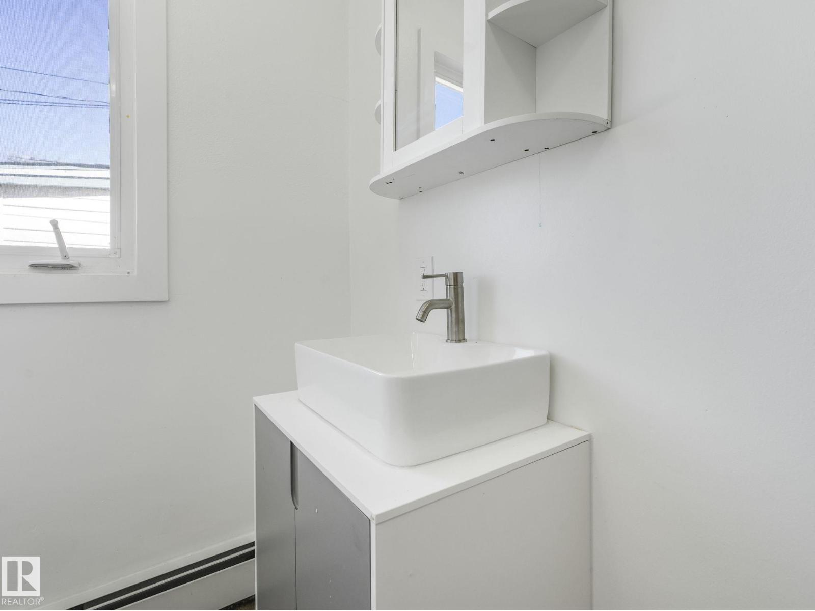 9638 106 Av NW, Edmonton, Alberta  T5H 0N4 - Photo 18 - E4476654