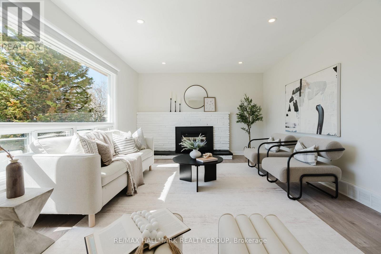 17 Wolmsley Crescent, Ottawa, Ontario  K2G 1J3 - Photo 3 - X13017534