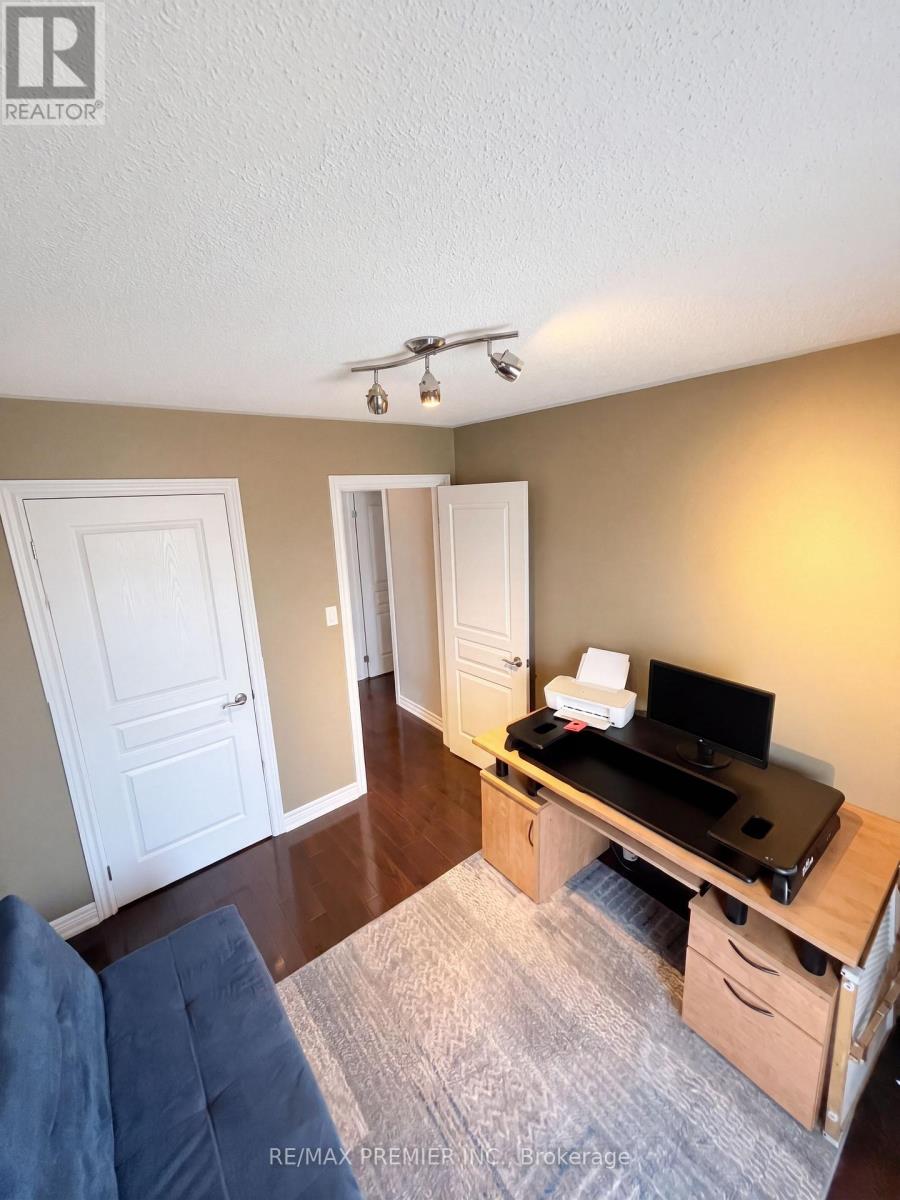 82 Chesterwood Crescent, Brampton, Ontario  L6Y 0Z5 - Photo 31 - W12961110