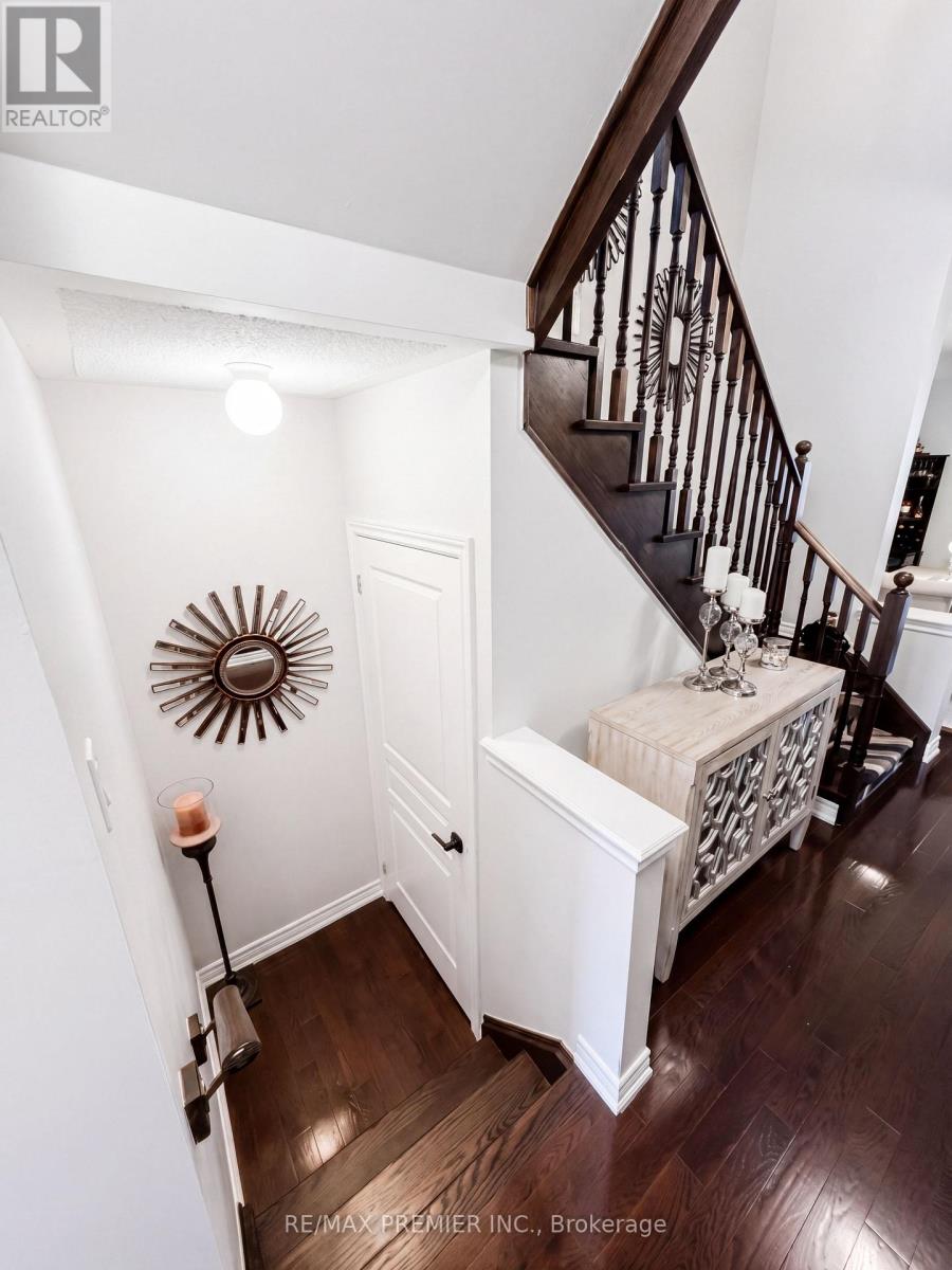 82 Chesterwood Crescent, Brampton, Ontario  L6Y 0Z5 - Photo 4 - W12961110