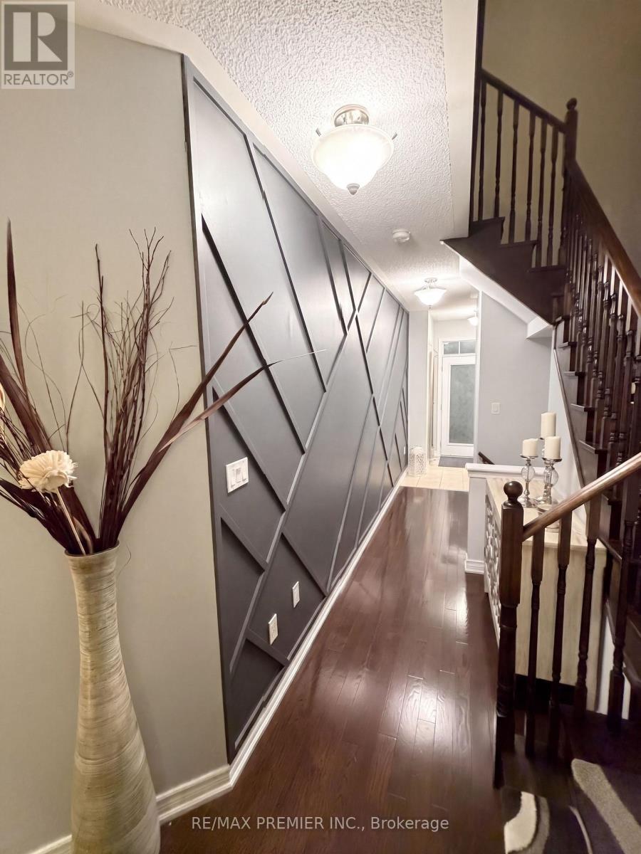 82 Chesterwood Crescent, Brampton, Ontario  L6Y 0Z5 - Photo 3 - W12961110