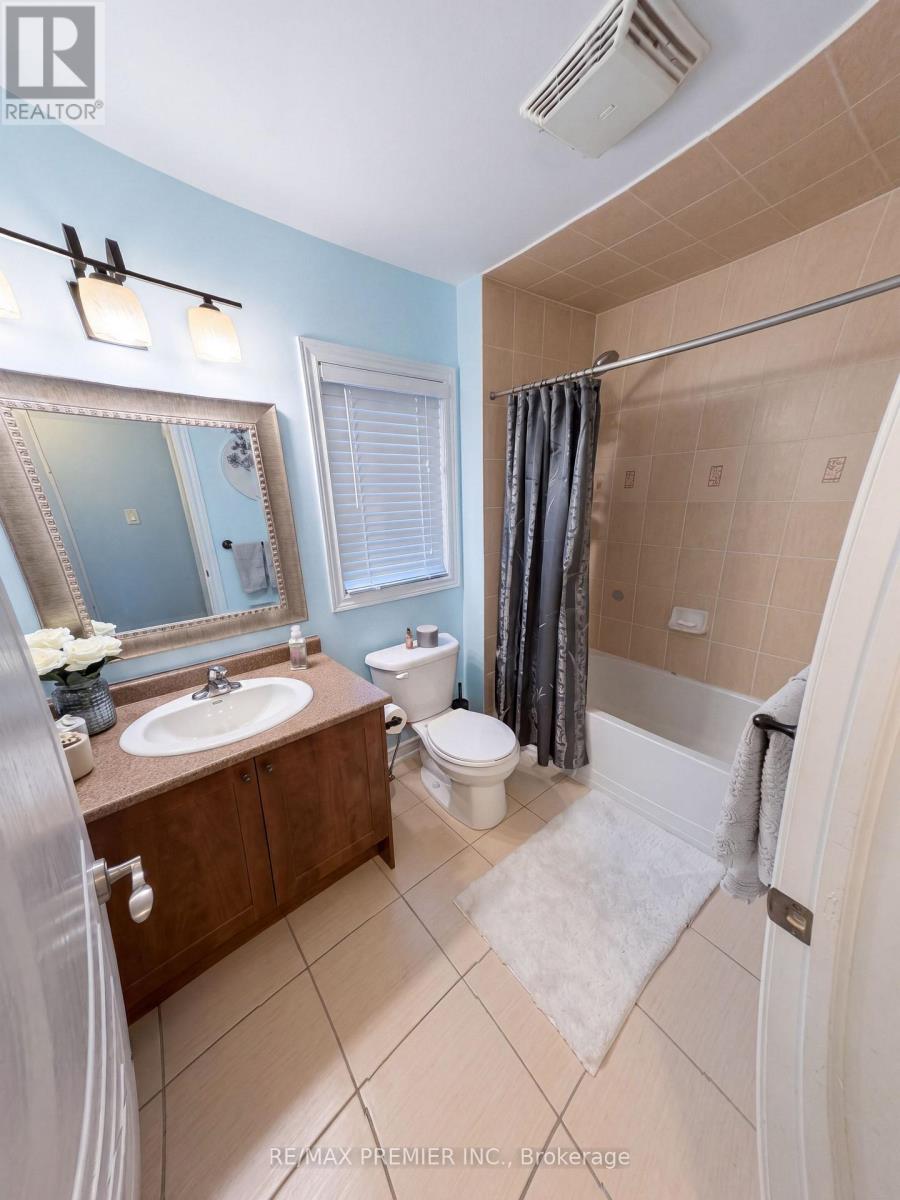 82 Chesterwood Crescent, Brampton, Ontario  L6Y 0Z5 - Photo 32 - W12961110