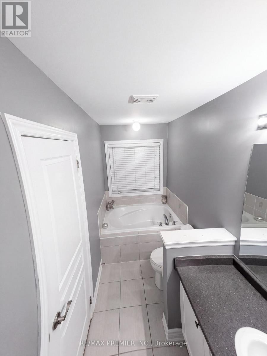 82 Chesterwood Crescent, Brampton, Ontario  L6Y 0Z5 - Photo 27 - W12961110