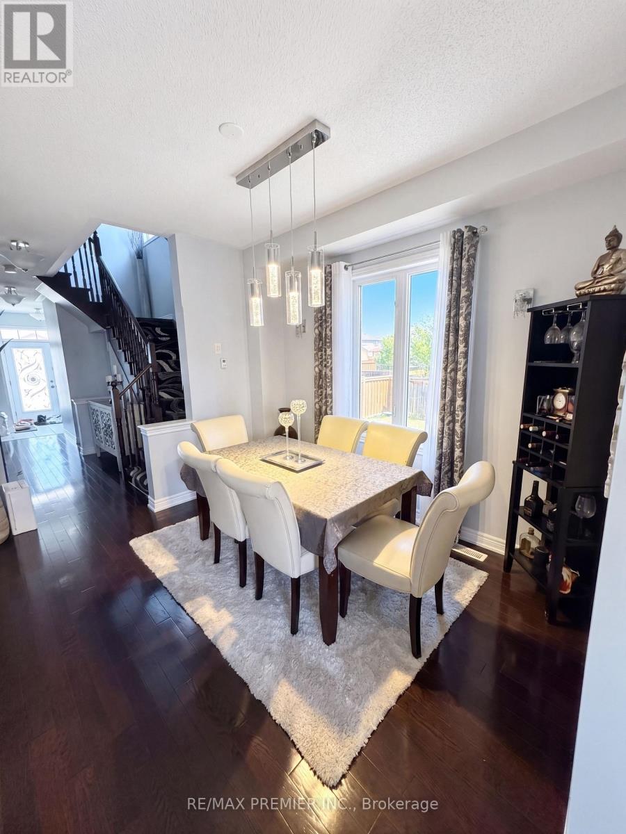 82 Chesterwood Crescent, Brampton, Ontario  L6Y 0Z5 - Photo 5 - W12961110