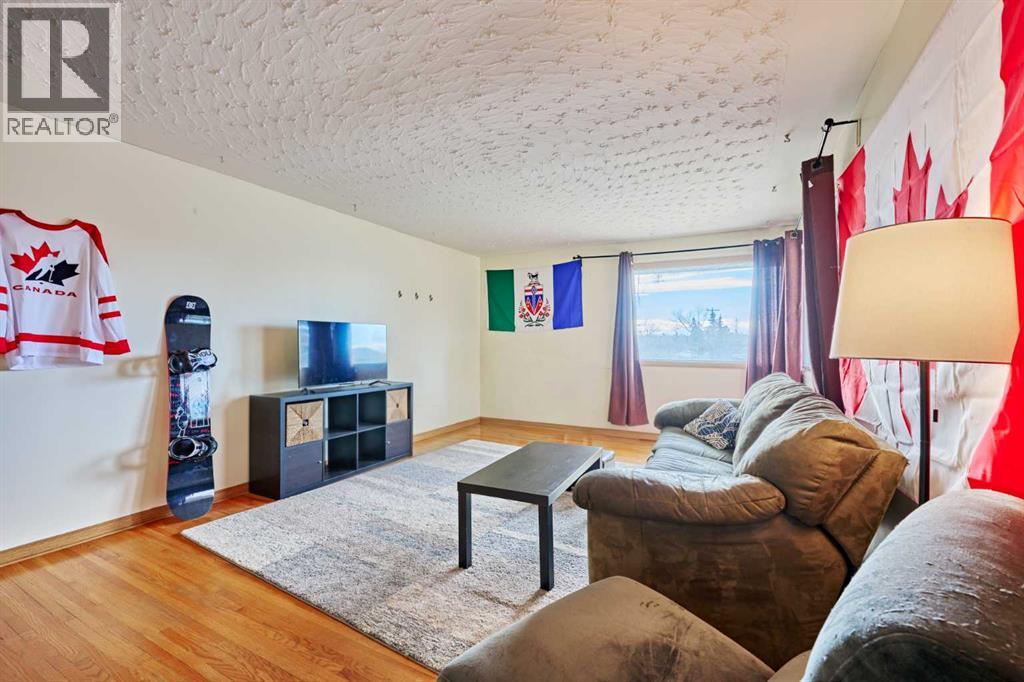 28 Cornell Place NW, Calgary, Alberta  T2K 1J4 - Photo 10 - A2292823