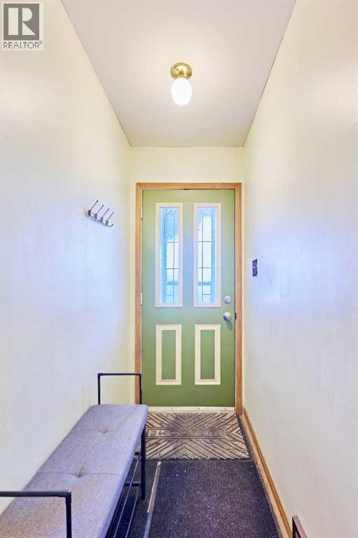 28 Cornell Place NW, Calgary, Alberta  T2K 1J4 - Photo 4 - A2292823