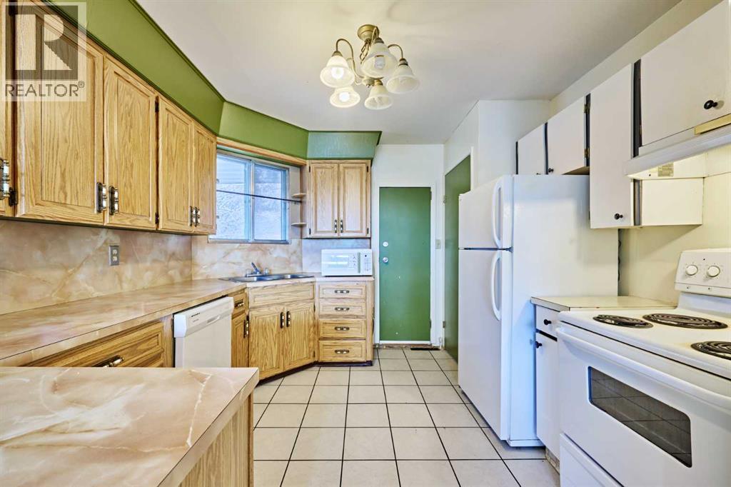 28 Cornell Place NW, Calgary, Alberta  T2K 1J4 - Photo 7 - A2292823