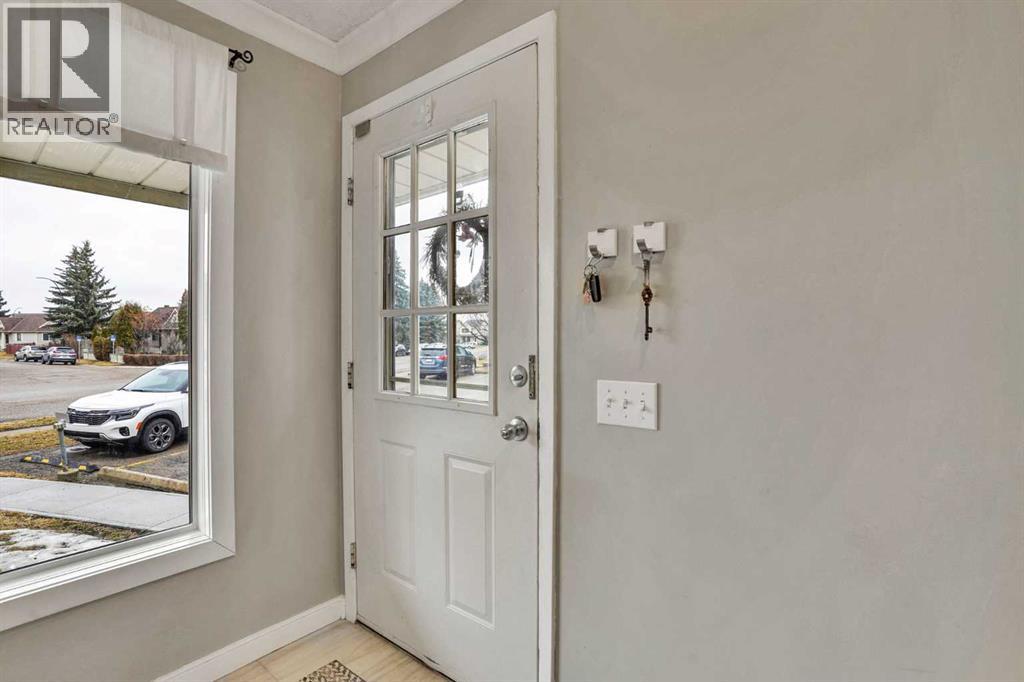 12 Queen Anne Close Se, Calgary, Alberta  T2J 6N6 - Photo 6 - A2302702