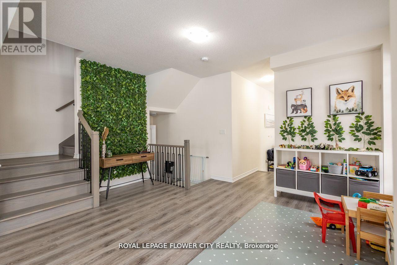 13 Ferragine Crescent, Bradford West Gwillimbury (Bradford), Ontario  L3Z 2A6 - Photo 10 - N13017516