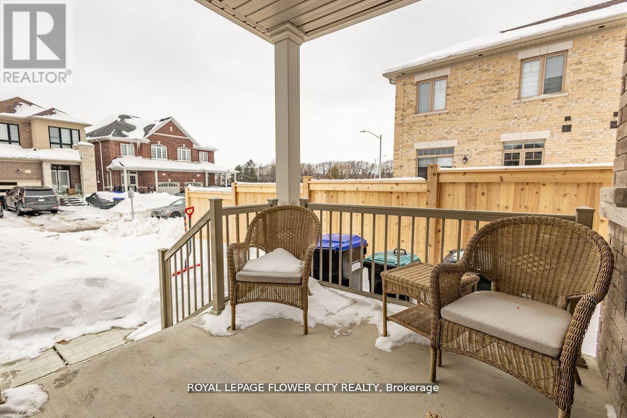 13 Ferragine Crescent, Bradford West Gwillimbury (Bradford), Ontario  L3Z 2A6 - Photo 6 - N13017516