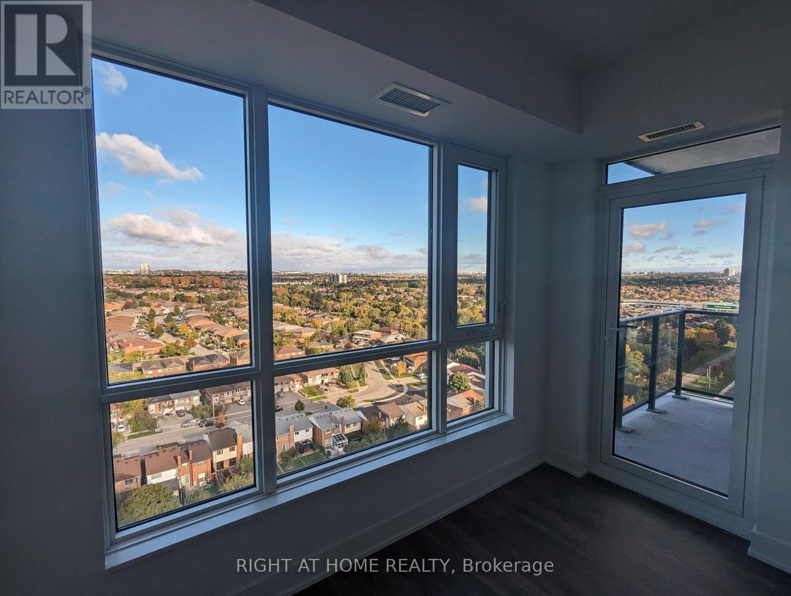 1607 - 202 Burnhamthorpe Road E, Mississauga, Ontario  L5A 0B2 - Photo 14 - W13017528