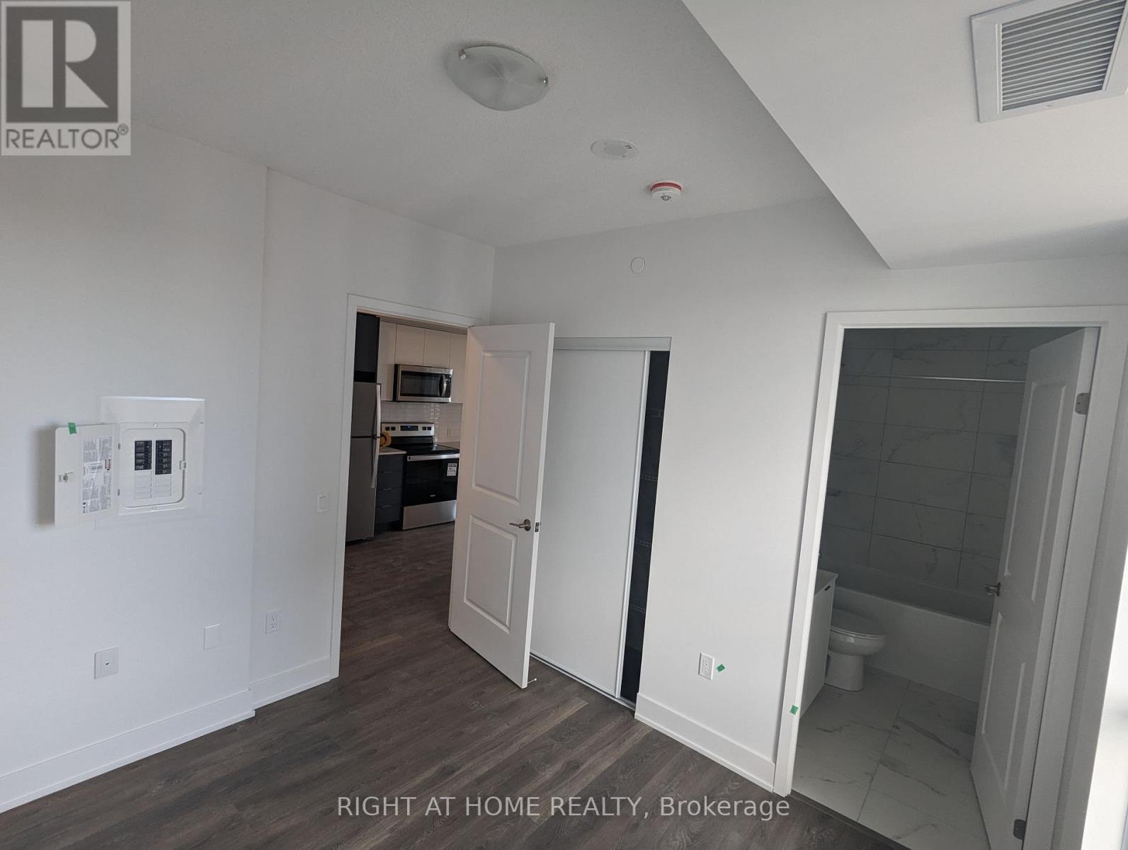 1607 - 202 Burnhamthorpe Road E, Mississauga, Ontario  L5A 0B2 - Photo 15 - W13017528