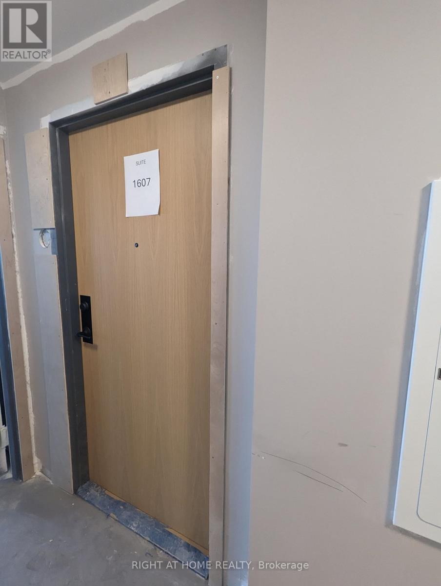 1607 - 202 Burnhamthorpe Road E, Mississauga, Ontario  L5A 0B2 - Photo 2 - W13017528
