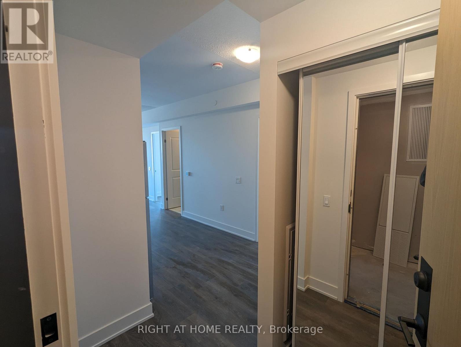 1607 - 202 Burnhamthorpe Road E, Mississauga, Ontario  L5A 0B2 - Photo 4 - W13017528