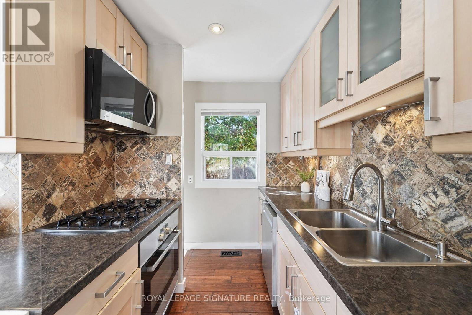 33 Cochrane Drive W, Toronto, Ontario  M8Z 3Z4 - Photo 11 - W13017530