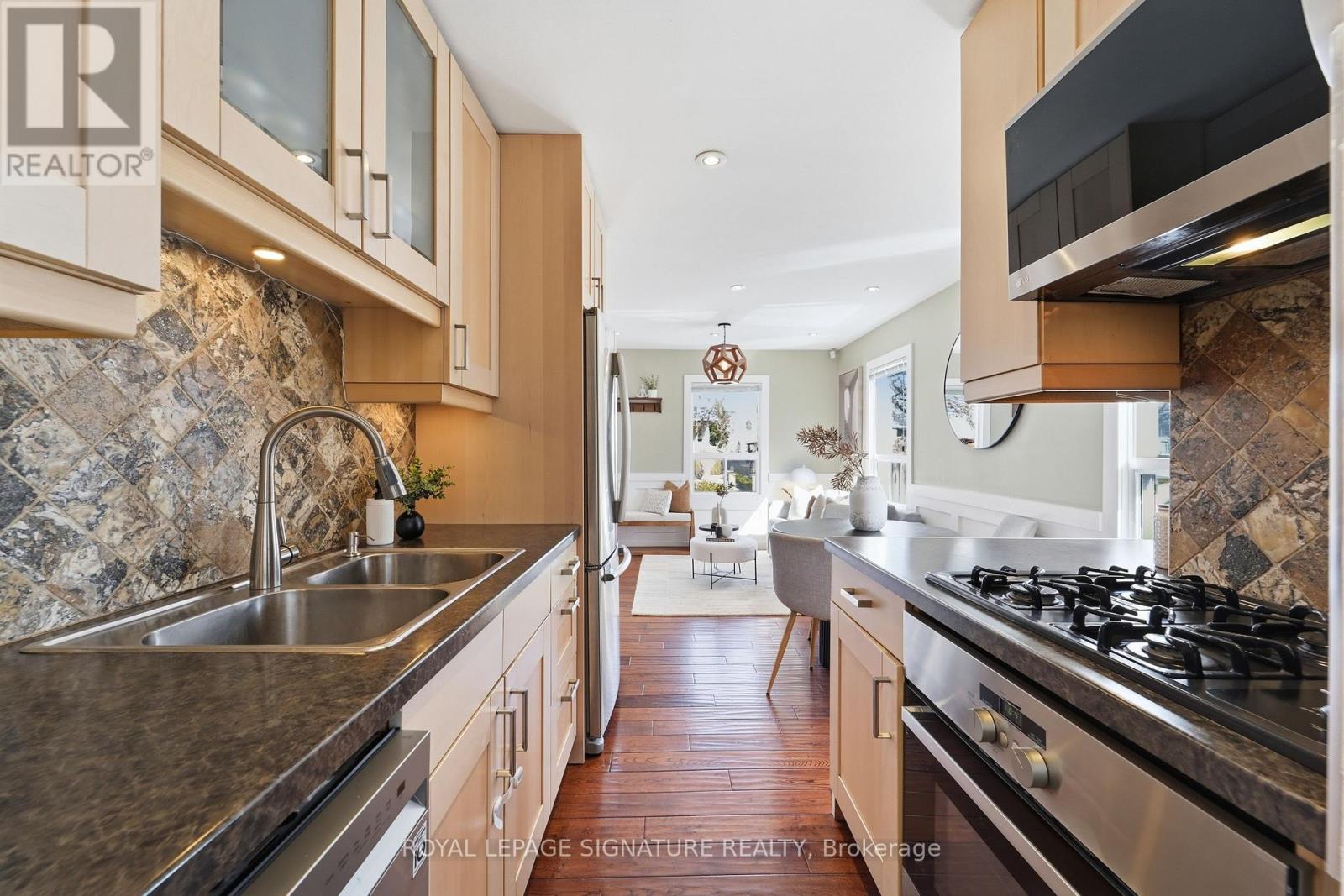 33 Cochrane Drive W, Toronto, Ontario  M8Z 3Z4 - Photo 12 - W13017530