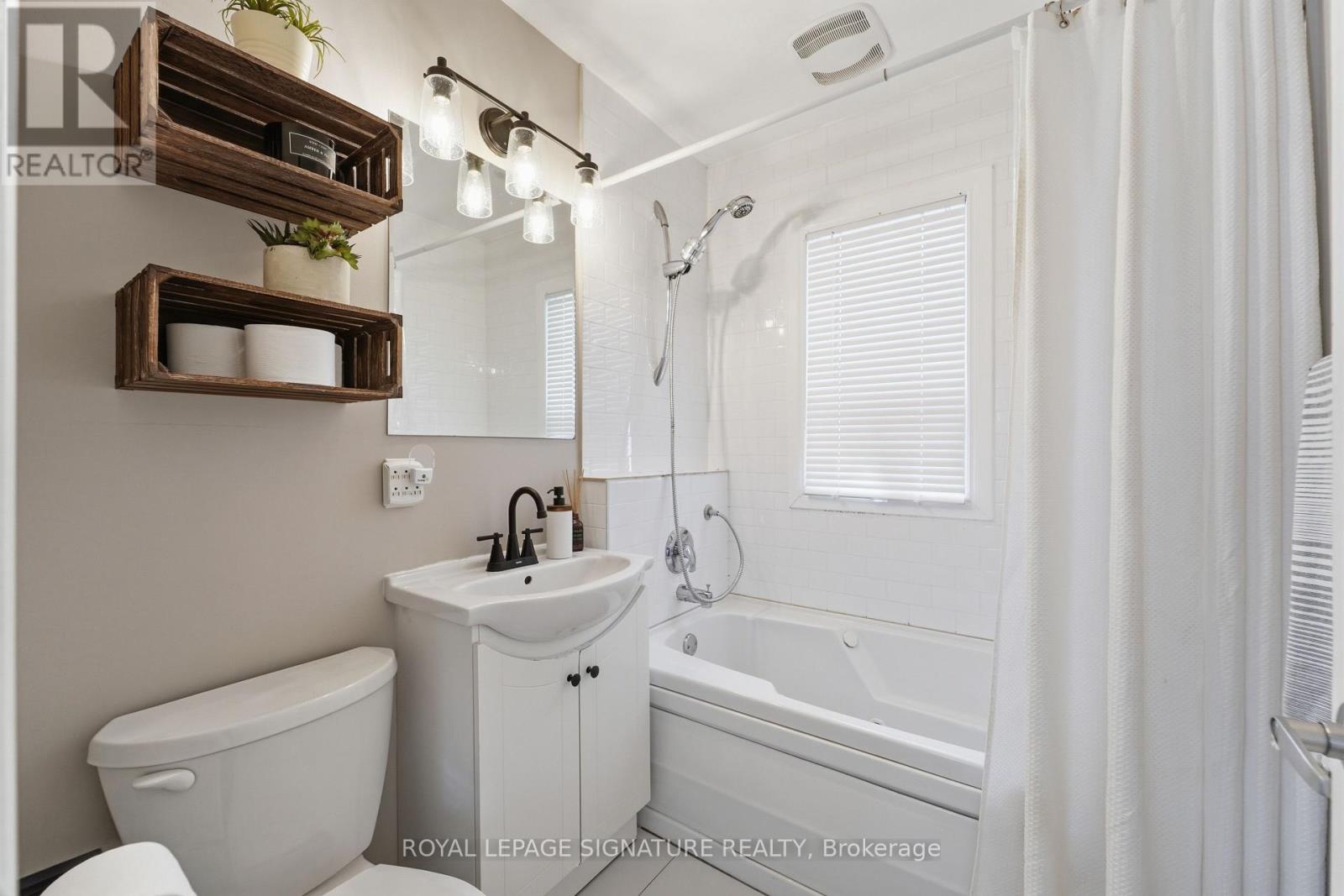 33 Cochrane Drive W, Toronto, Ontario  M8Z 3Z4 - Photo 13 - W13017530