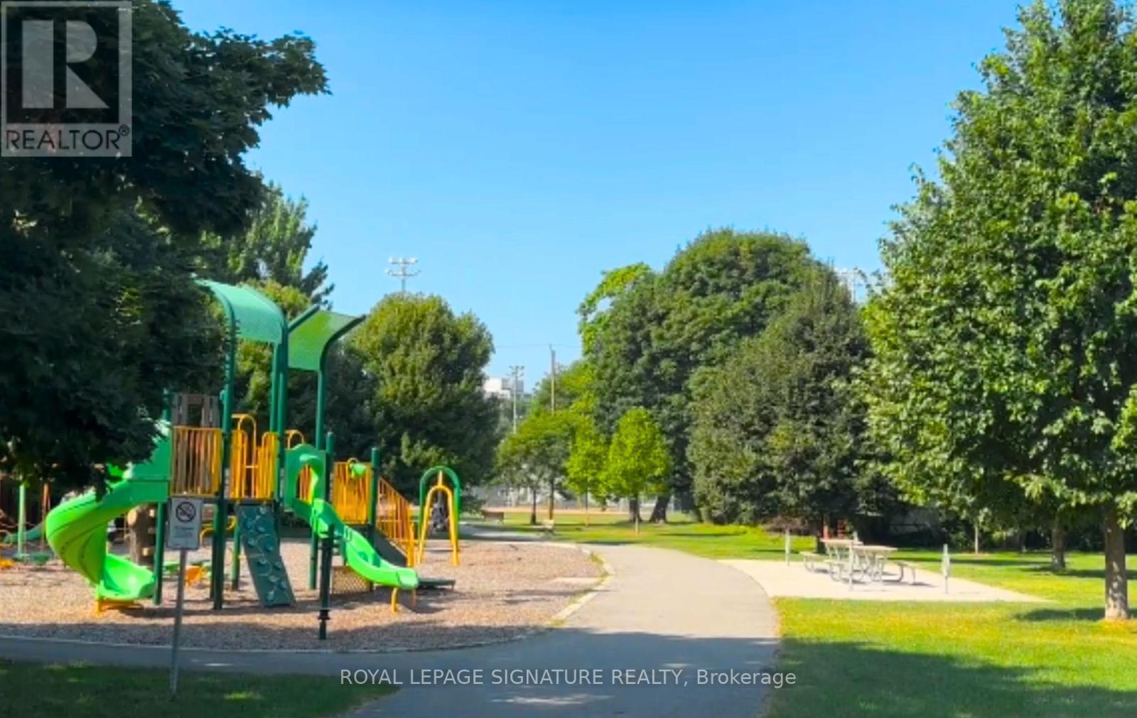 33 Cochrane Drive W, Toronto, Ontario  M8Z 3Z4 - Photo 34 - W13017530