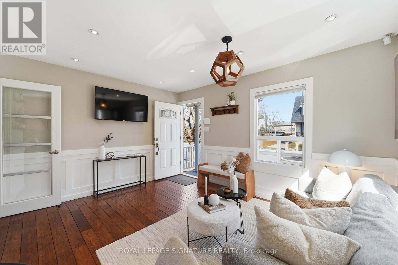 33 Cochrane Drive W, Toronto, Ontario  M8Z 3Z4 - Photo 7 - W13017530