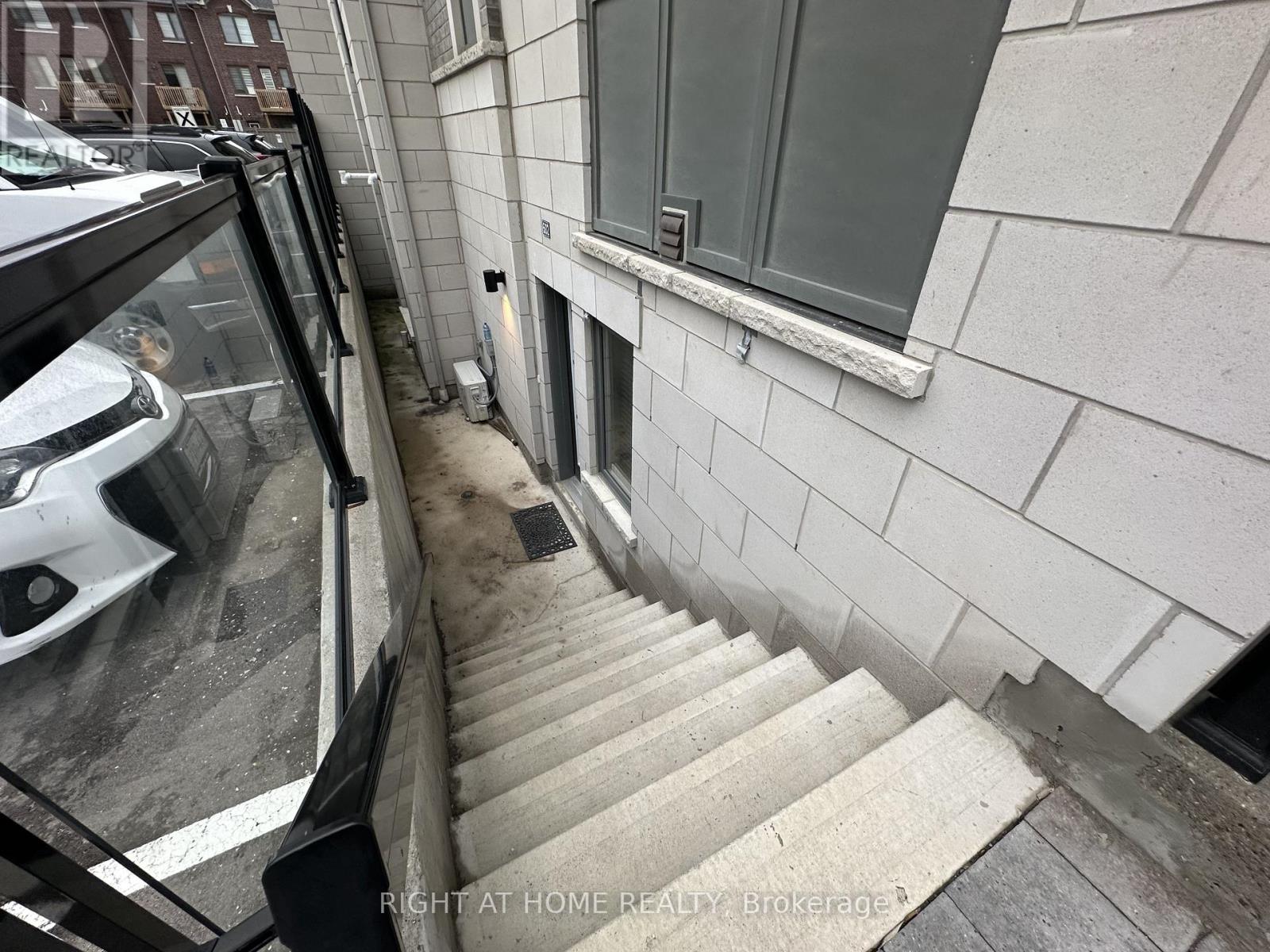 602 - 50 Halliford Place, Brampton, Ontario  L6P 4R1 - Photo 2 - W13011790