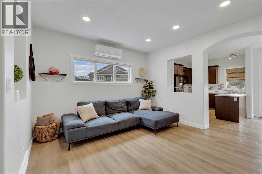 11 Rowberry Court, Sylvan Lake, Alberta  T4S 0L7 - Photo 3 - A2300330