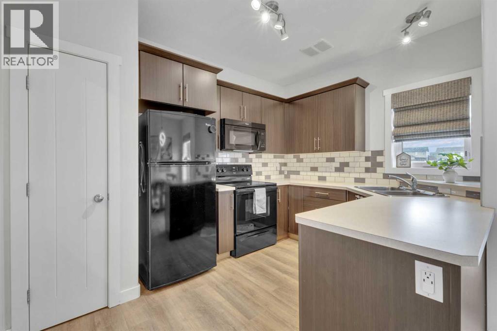 11 Rowberry Court, Sylvan Lake, Alberta  T4S 0L7 - Photo 4 - A2300330