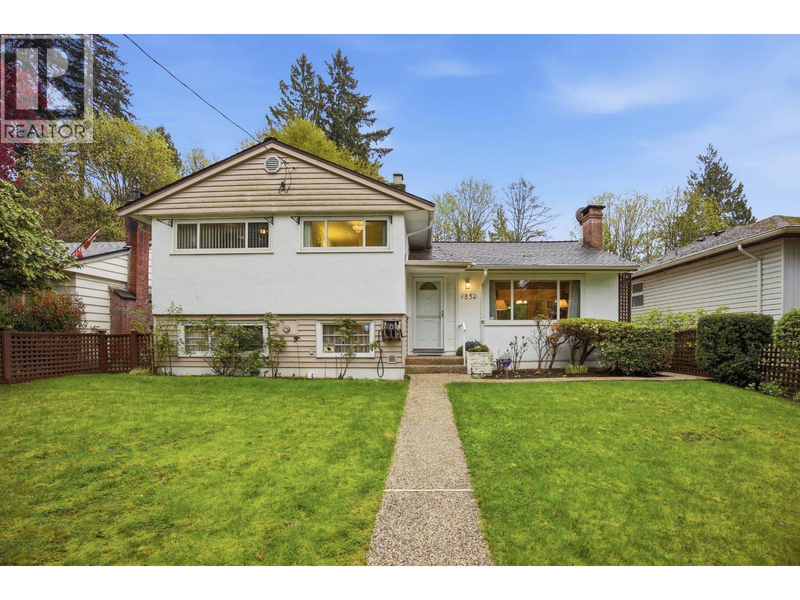 1852 Larson Road, North Vancouver, British Columbia  V7M 2Z6 - Photo 4 - R3112311