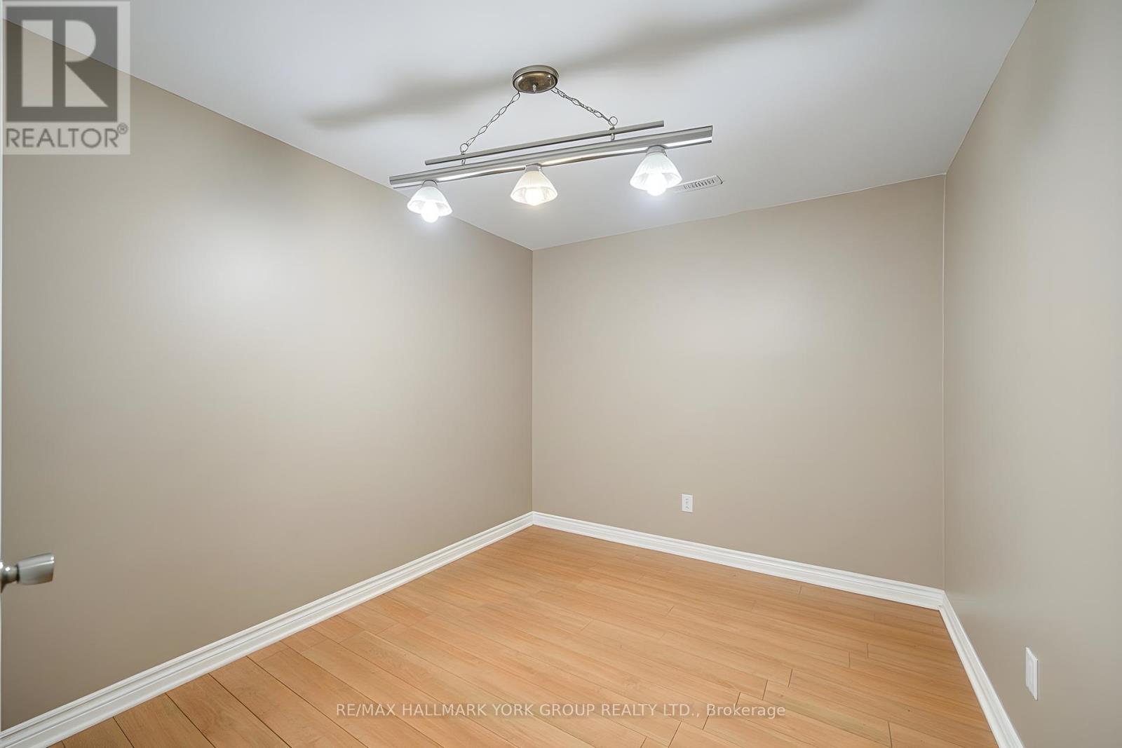 26 Regalia Way, Barrie (Innis-Shore), Ontario  L4M 7H7 - Photo 33 - S13017548