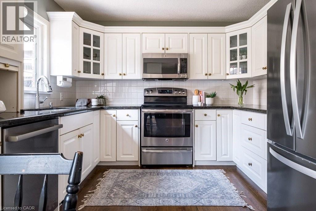 587 Sharalin Court, Burlington, Ontario  L7T 2N7 - Photo 14 - 40821056