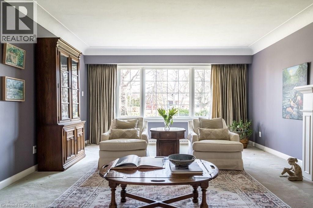 587 Sharalin Court, Burlington, Ontario  L7T 2N7 - Photo 8 - 40821056