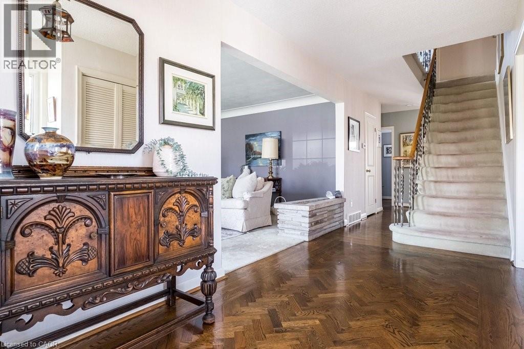 587 Sharalin Court, Burlington, Ontario  L7T 2N7 - Photo 5 - 40821056