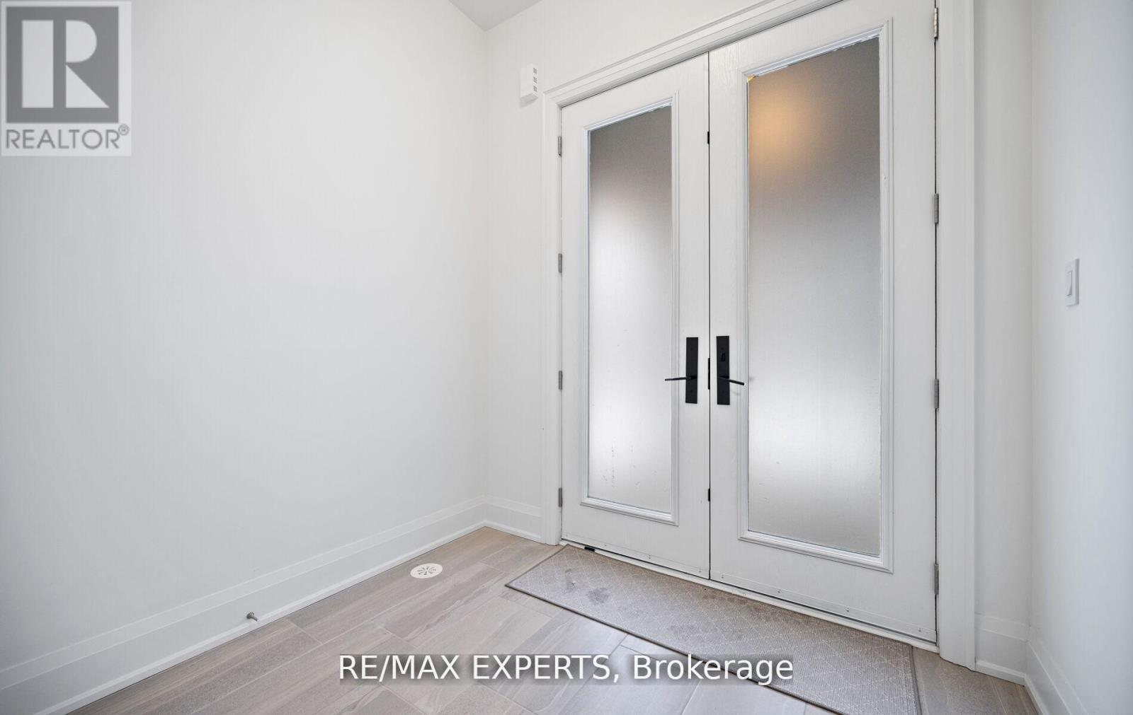 3304 Azam Way, Oakville, Ontario  L6M 4K1 - Photo 3 - W13017538