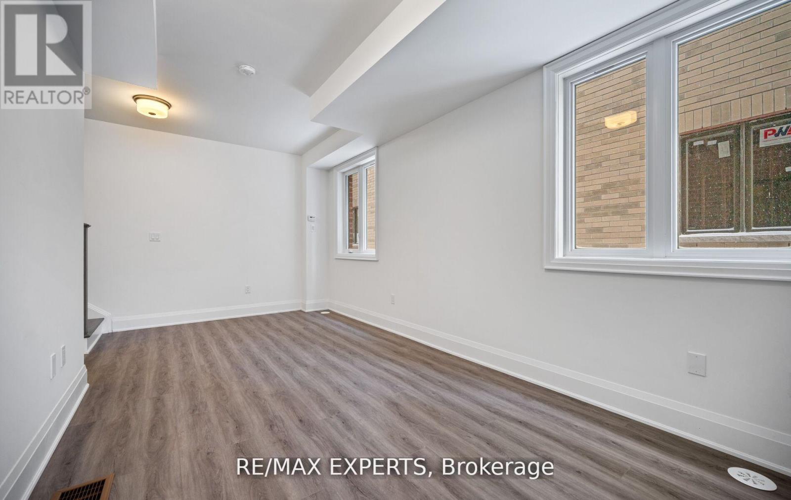 3304 Azam Way, Oakville, Ontario  L6M 4K1 - Photo 4 - W13017538