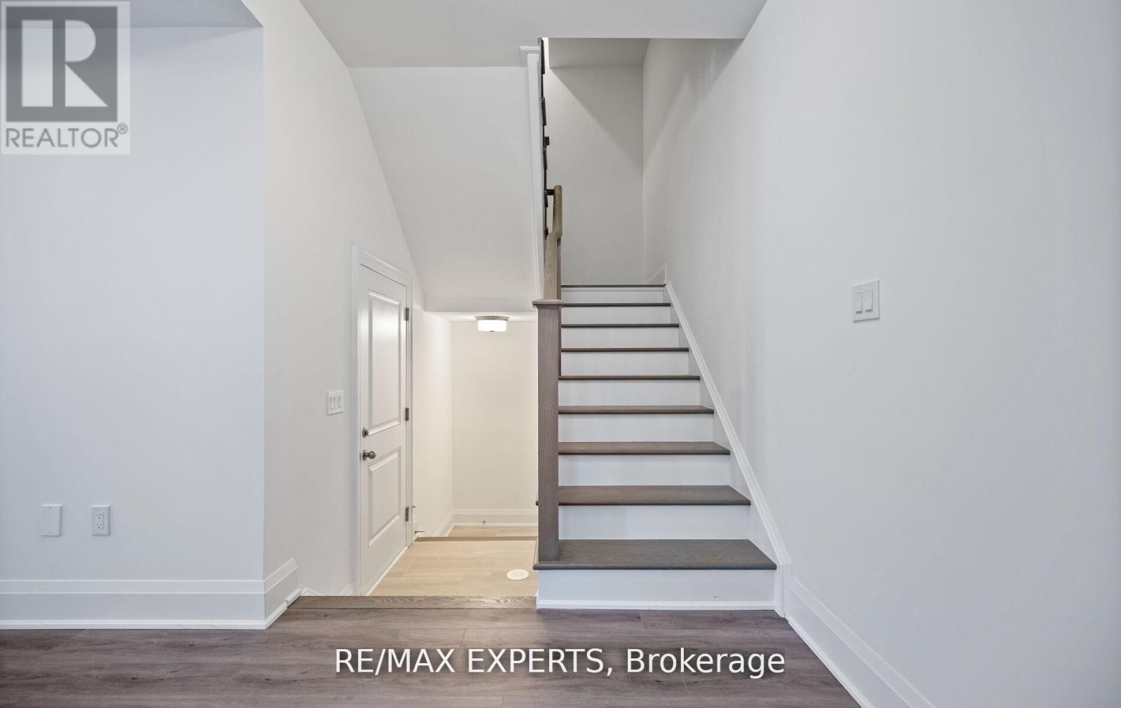 3304 Azam Way, Oakville, Ontario  L6M 4K1 - Photo 6 - W13017538