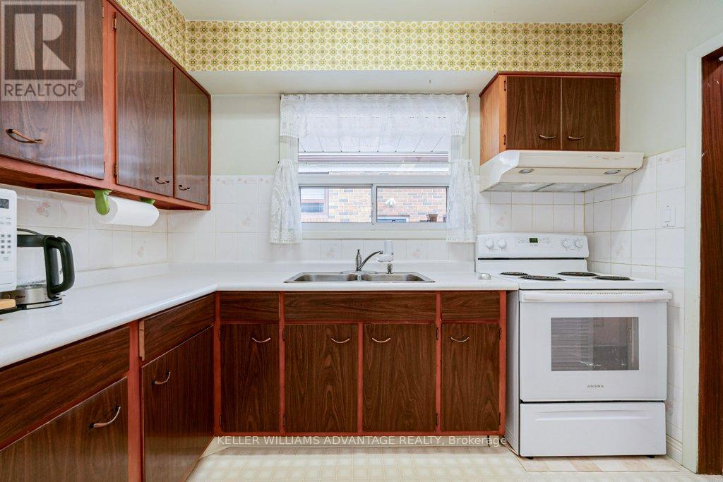 1188 Westerdam Road, Mississauga, Ontario  L4Y 2H4 - Photo 12 - W13017554