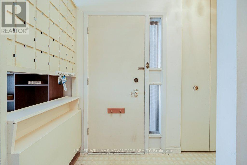 1188 Westerdam Road, Mississauga, Ontario  L4Y 2H4 - Photo 3 - W13017554