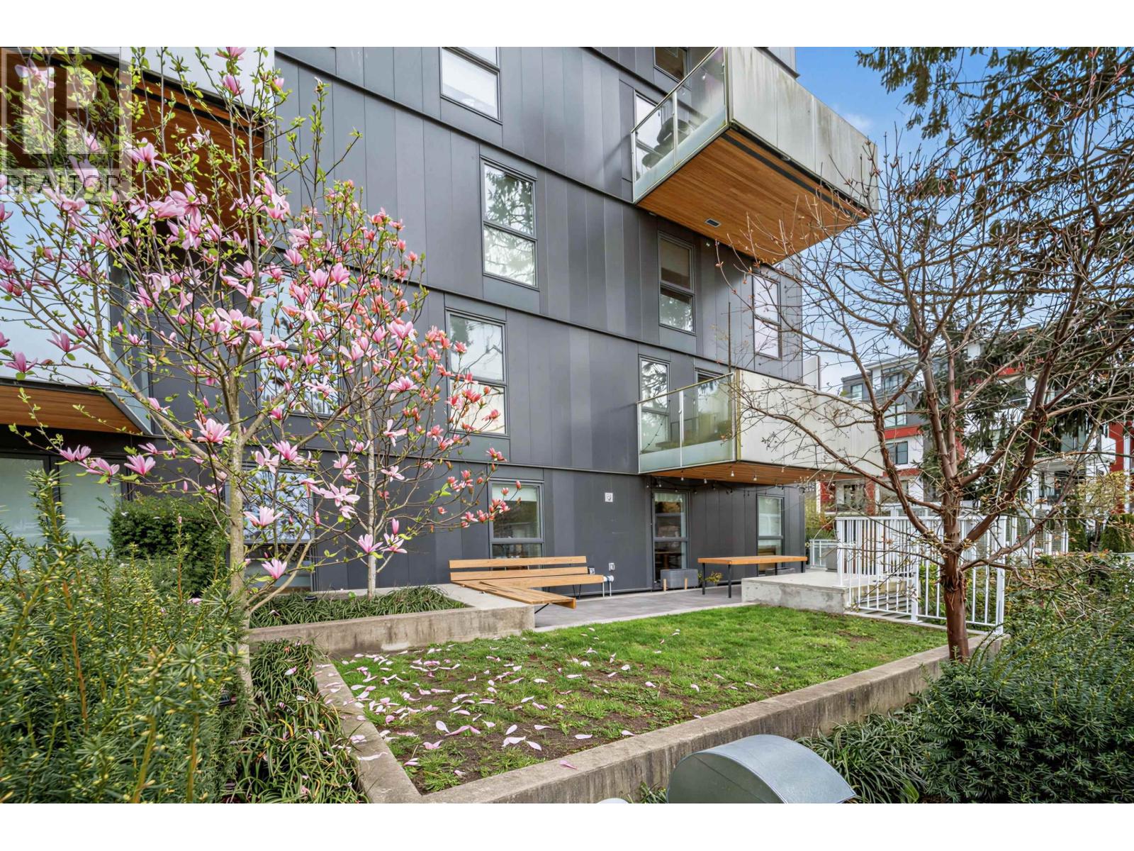 302 5089 Quebec Street, Vancouver, British Columbia  V5W 0E5 - Photo 3 - R3105278