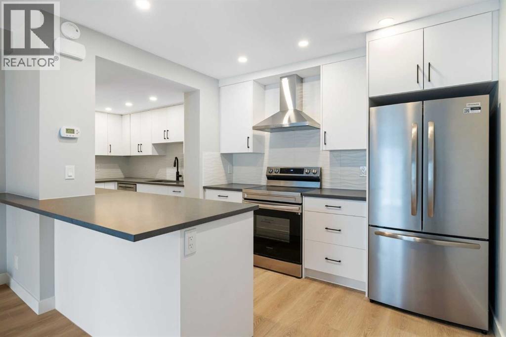 11, 4915 45 Street SW, Calgary, Alberta